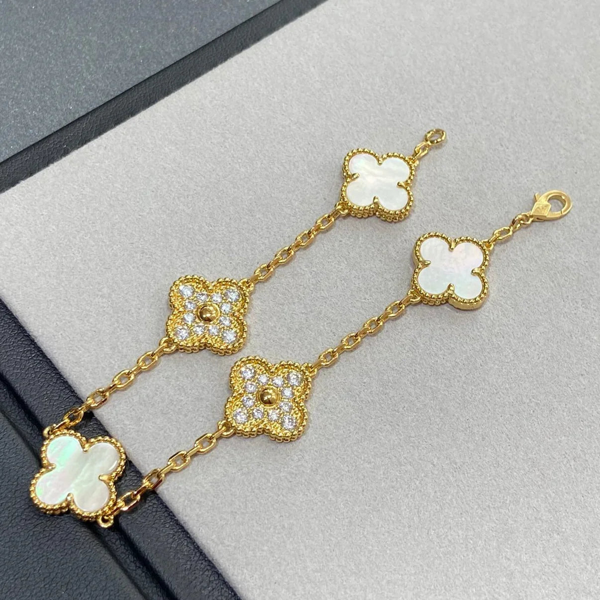 [Lumi jewelry]CLOVER WHITE PEARL MOP 5 MOTIF BRACELET COLLECTION