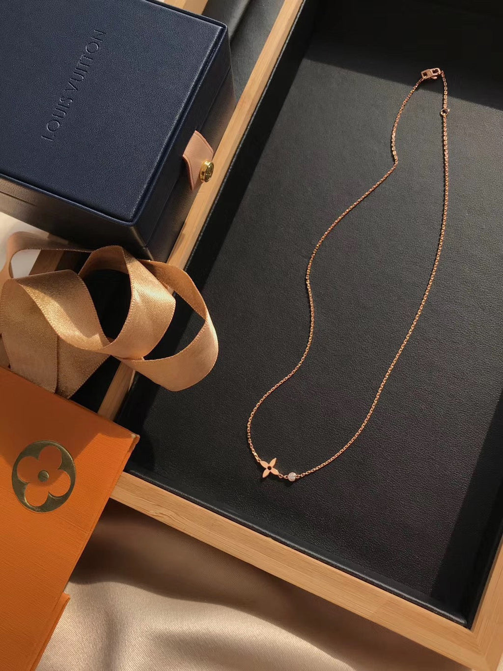 ¡®Lumi¡¯BLOSSOM PENDANT PINK GOLD AND DIAMOND