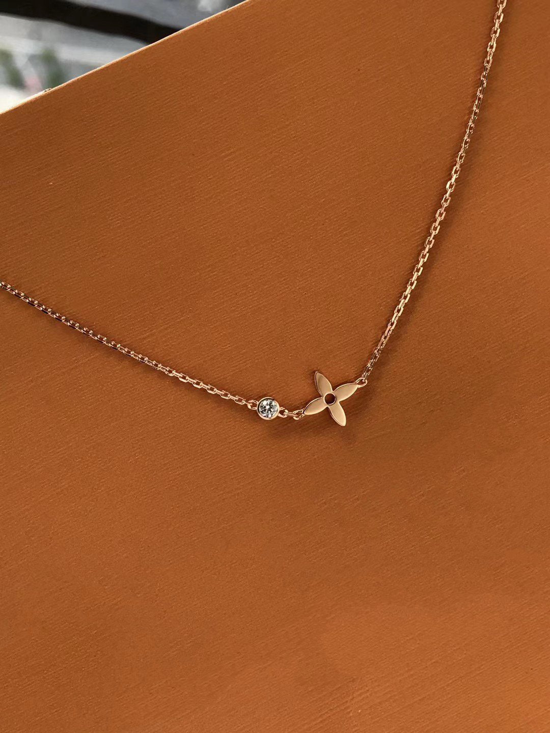 ¡®Lumi¡¯BLOSSOM PENDANT PINK GOLD AND DIAMOND