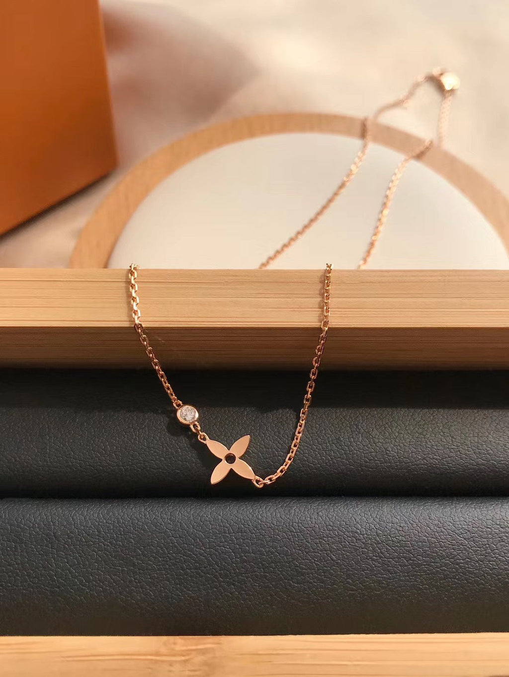 ¡®Lumi¡¯BLOSSOM PENDANT PINK GOLD AND DIAMOND