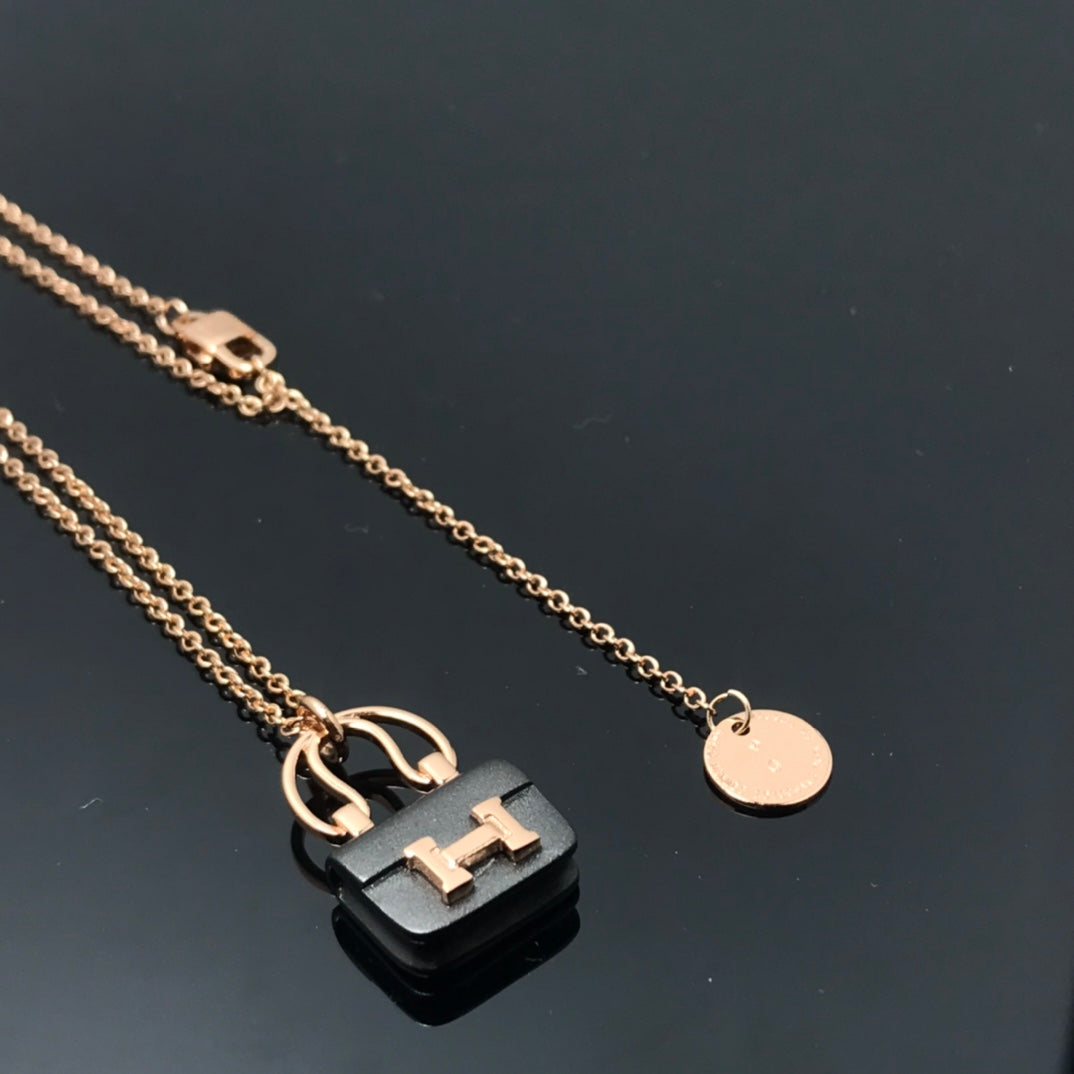 ¡®Lumi¡¯WOMEN'S HM AMULETTES CONSTANCE PENDANT NECKLACE