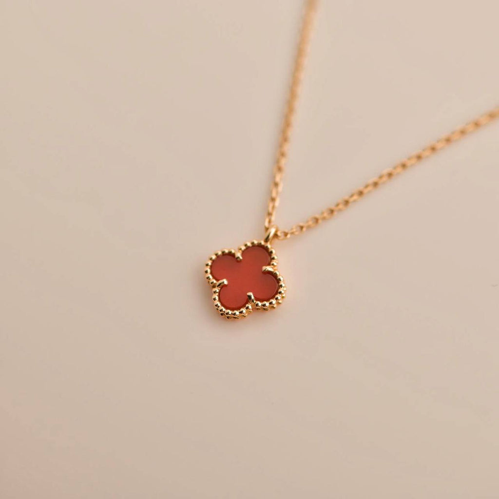 ¡®Lumi¡¯CLOVER MINI 9.5MM WHITE CARNELIANS NECKLACE