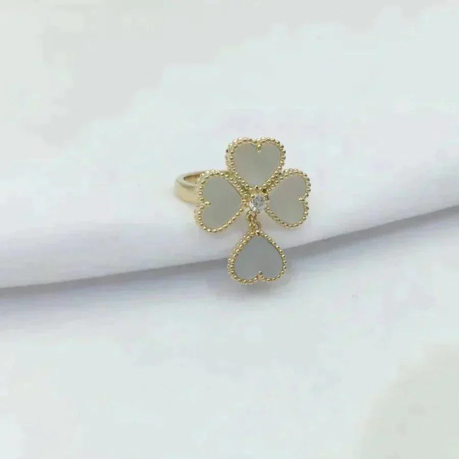 ¡®Lumi¡¯SWEET CLOVER WHITE MOP RING
