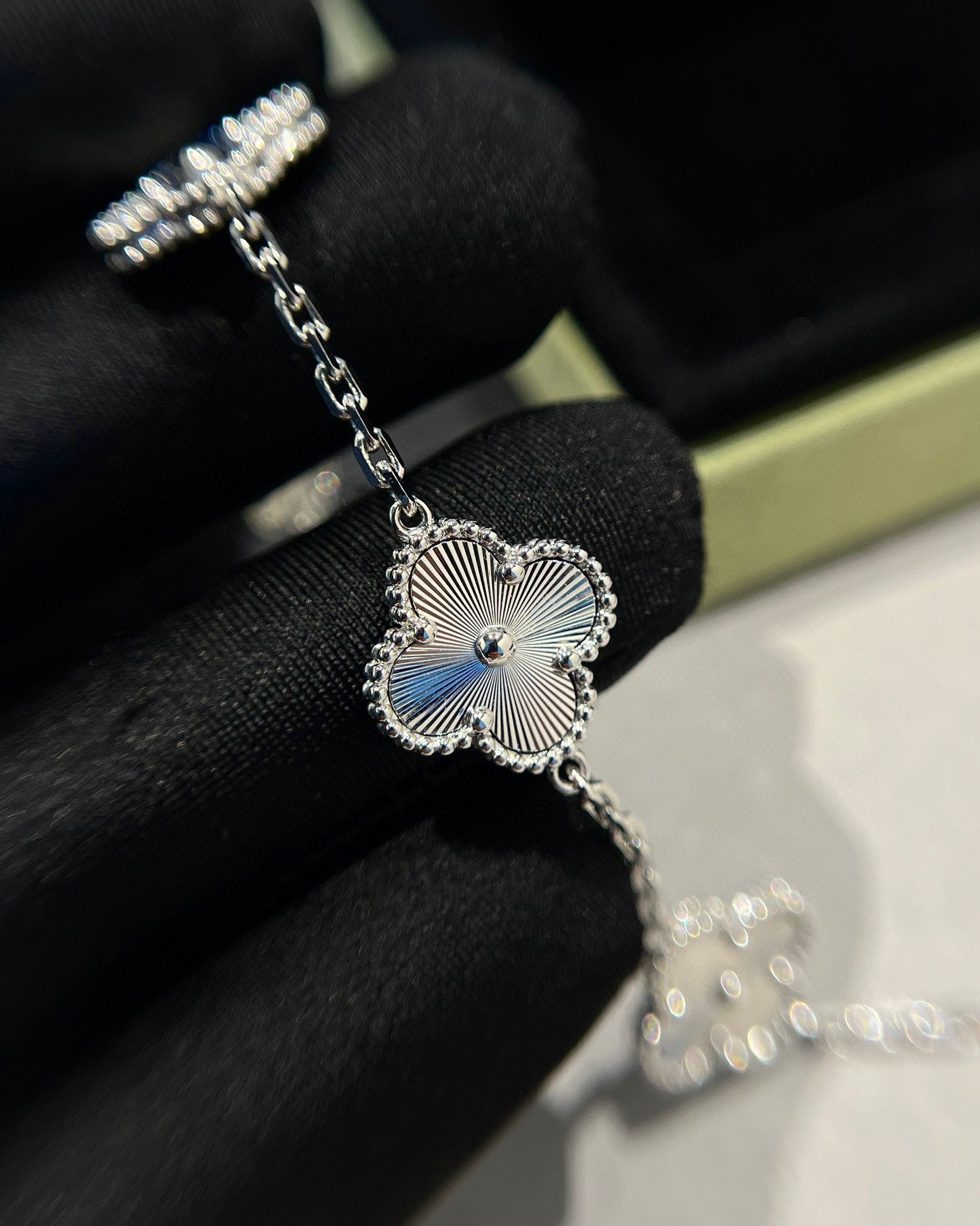 [Lumi]New  CLOVER 5 MOTIF LASER BRACELET COLLECTION