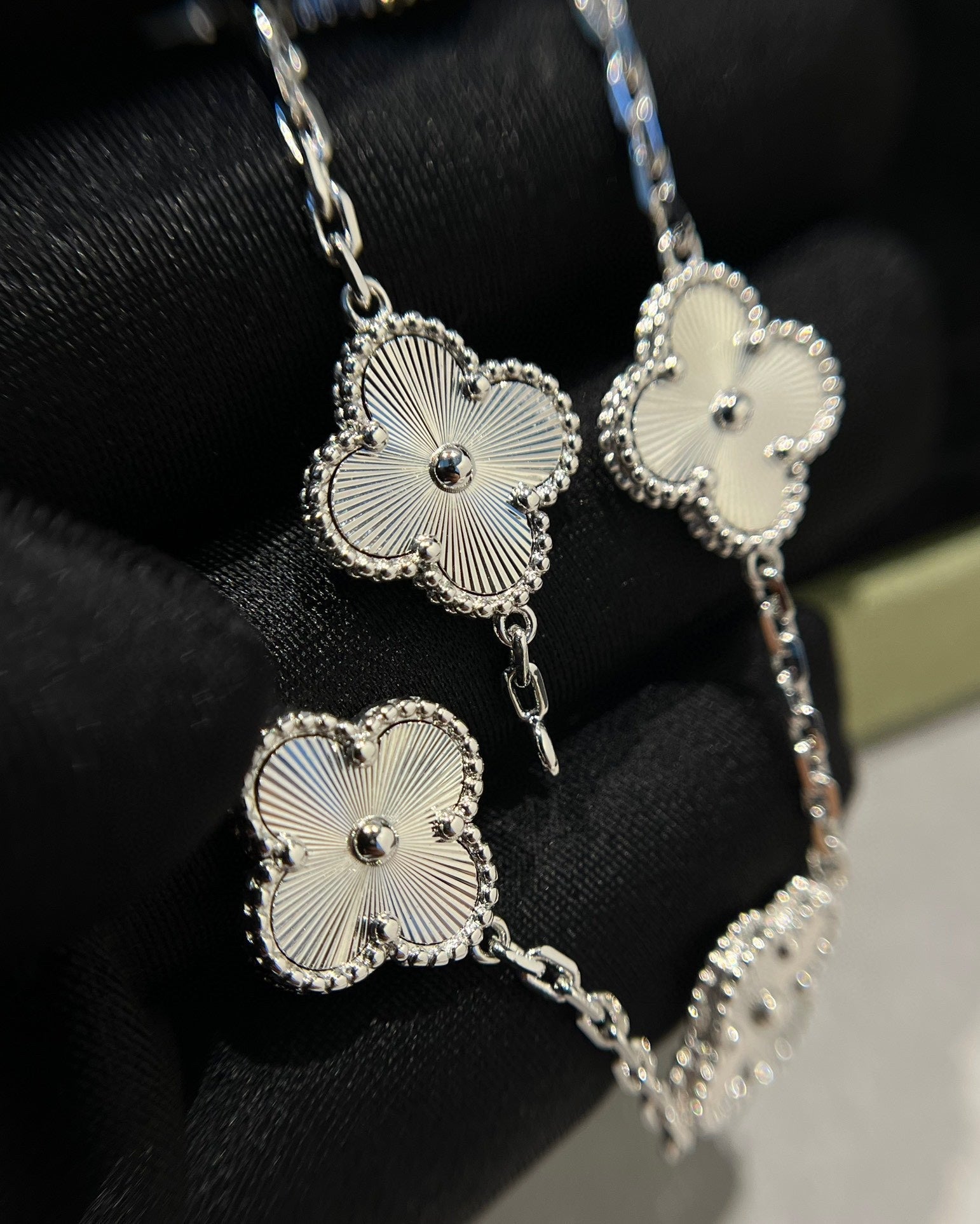 [Lumi jewelry] CLOVER 5 MOTIF LASER BRACELET COLLECTION