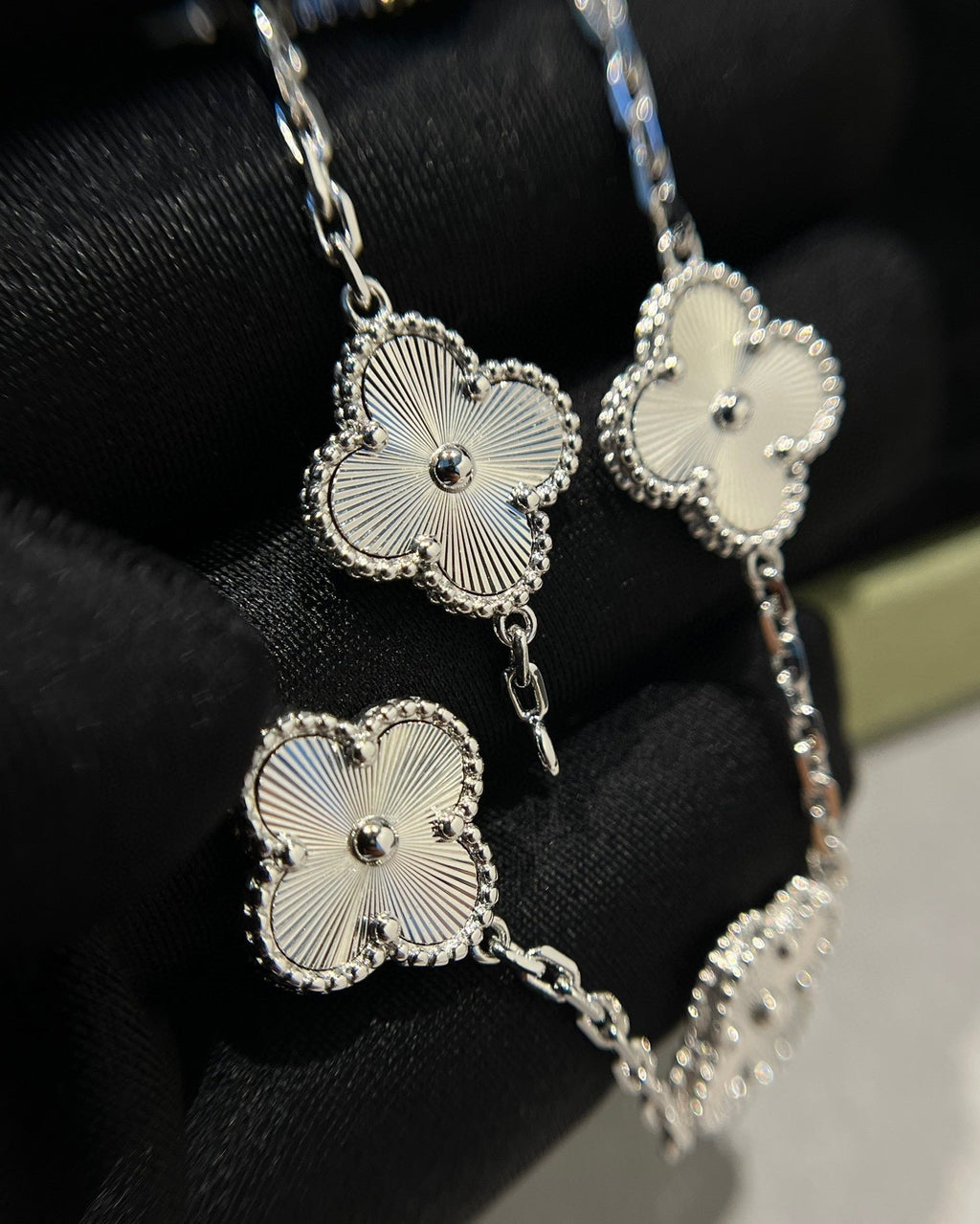 [Lumi]New  CLOVER 5 MOTIF LASER BRACELET COLLECTION