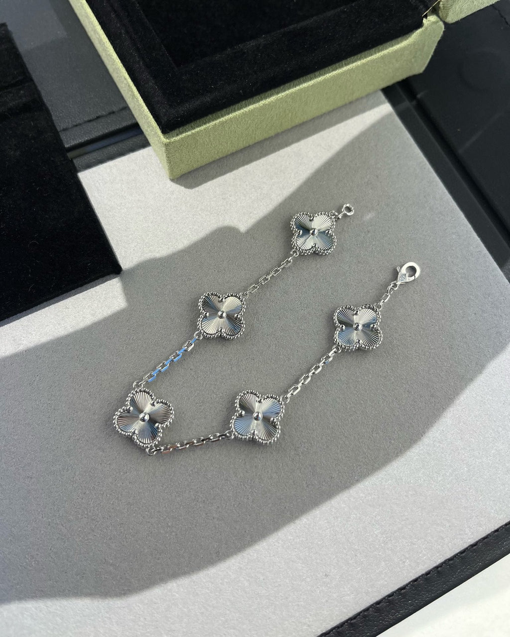 [Lumi]New  CLOVER 5 MOTIF LASER BRACELET COLLECTION